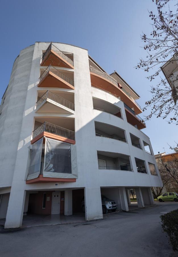 Elia Mini Suites 6 Лариса Екстериор снимка
