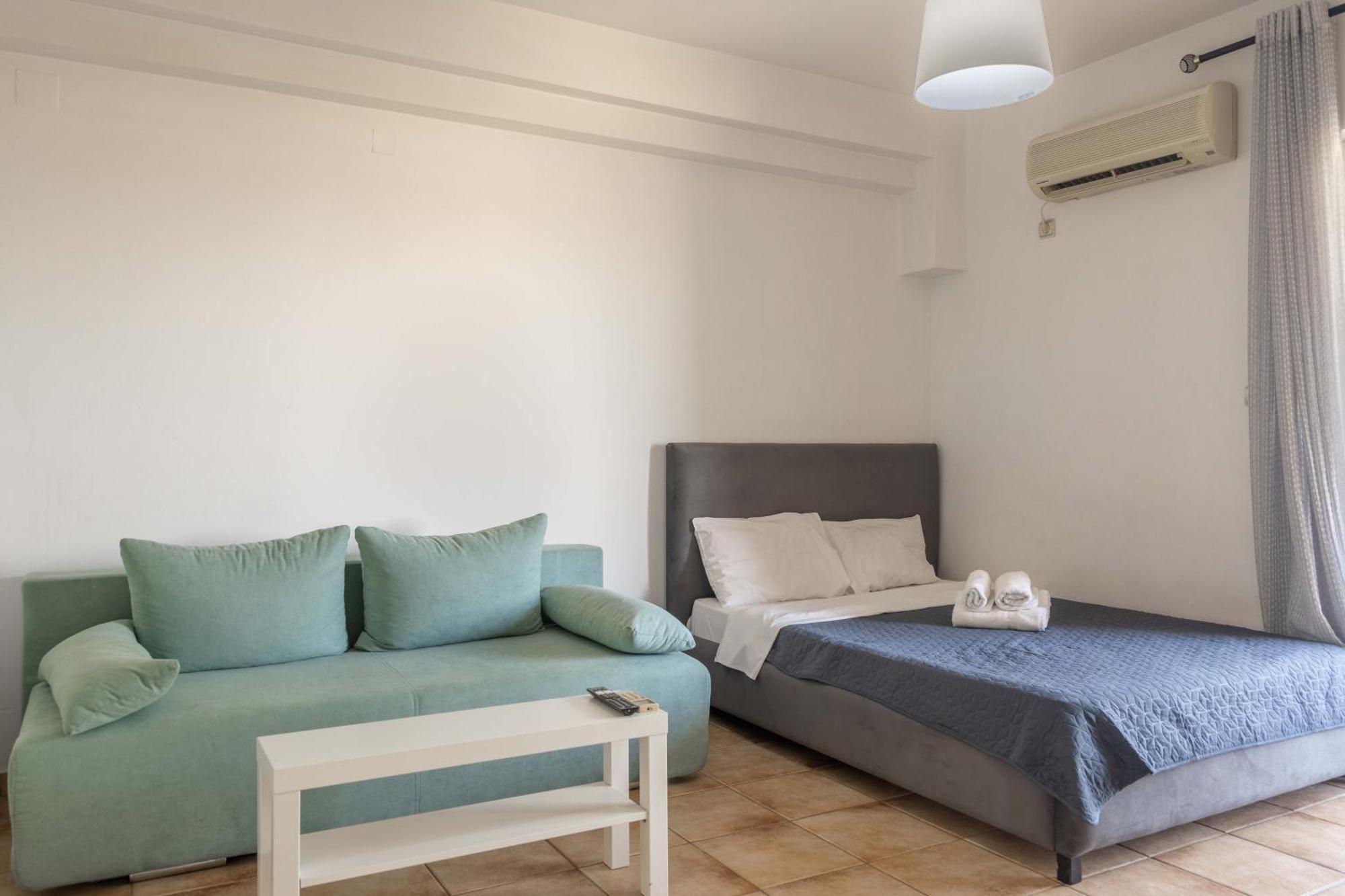 Elia Mini Suites 6 Лариса Екстериор снимка